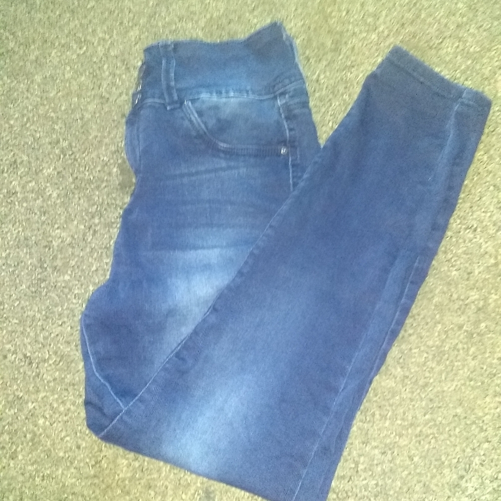 Women's wallflower skinny jeans